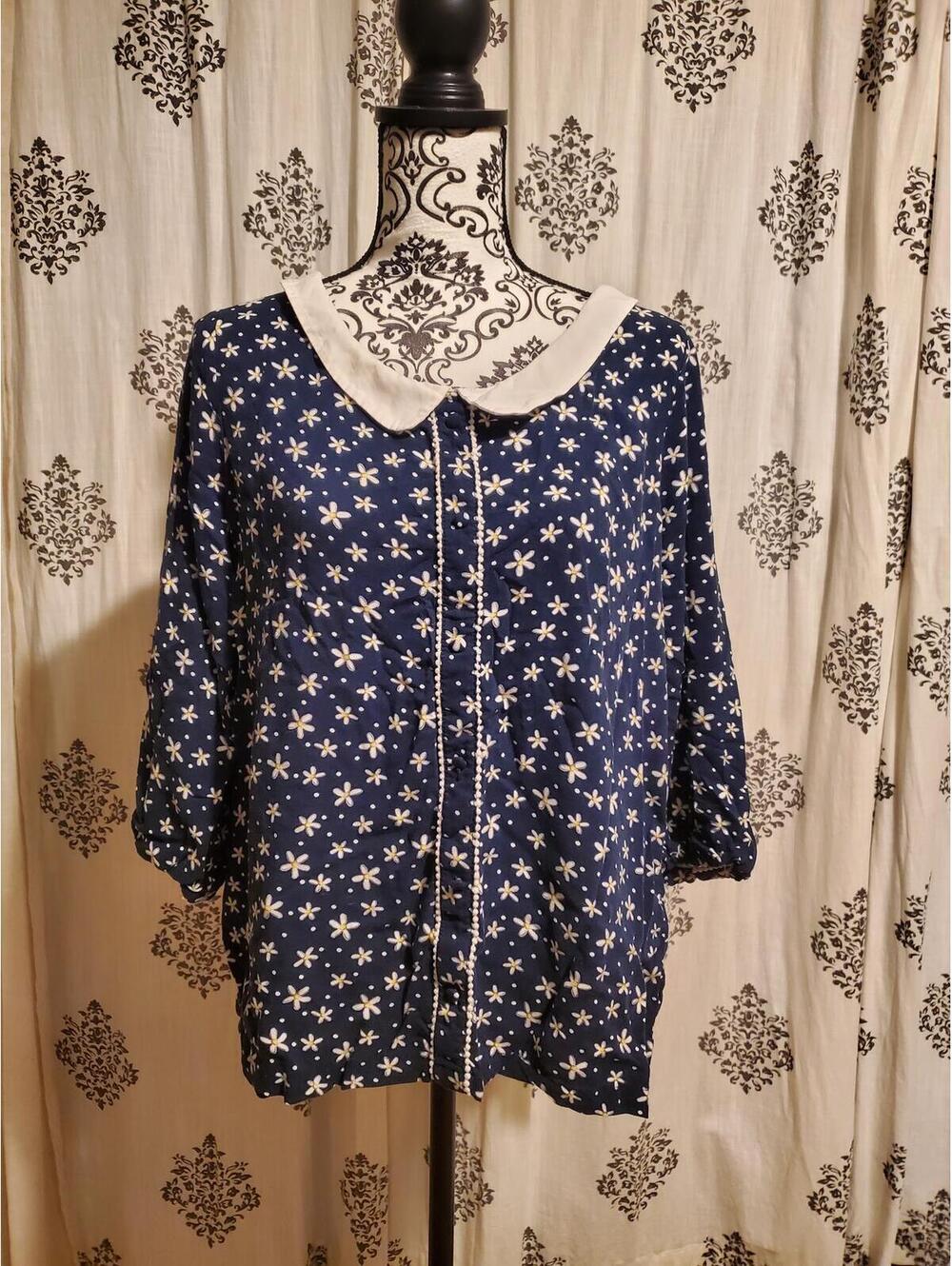 Navy Blue Floral Button-Up Blouse with White Collar